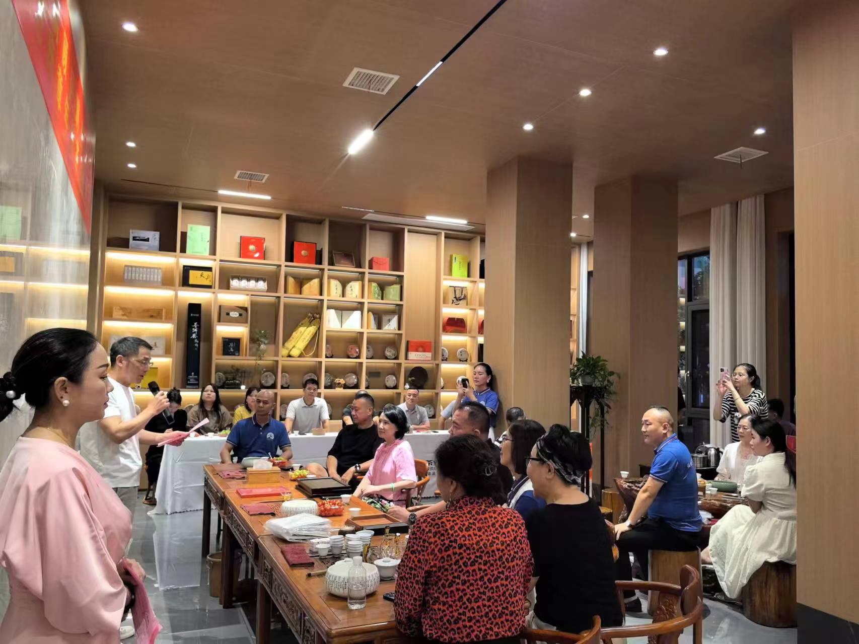 04老班章茶業(yè)創(chuàng)始人鄭展鵬就任仙桃茶葉協(xié)會顧問儀式，暨老班章年份茶品鑒會