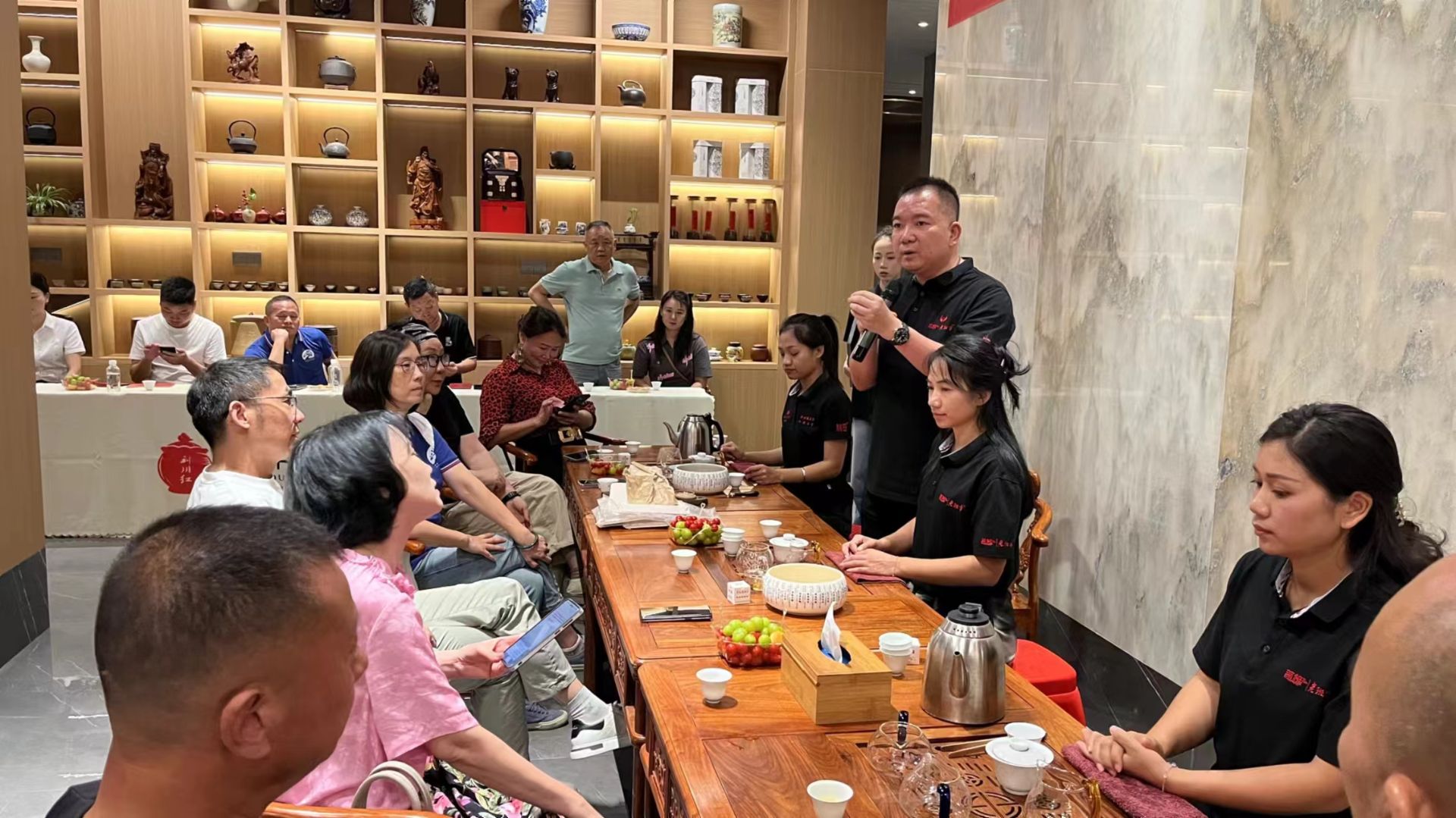 08老班章茶業(yè)創(chuàng)始人鄭展鵬就任仙桃茶葉協(xié)會顧問儀式，暨老班章年份茶品鑒會