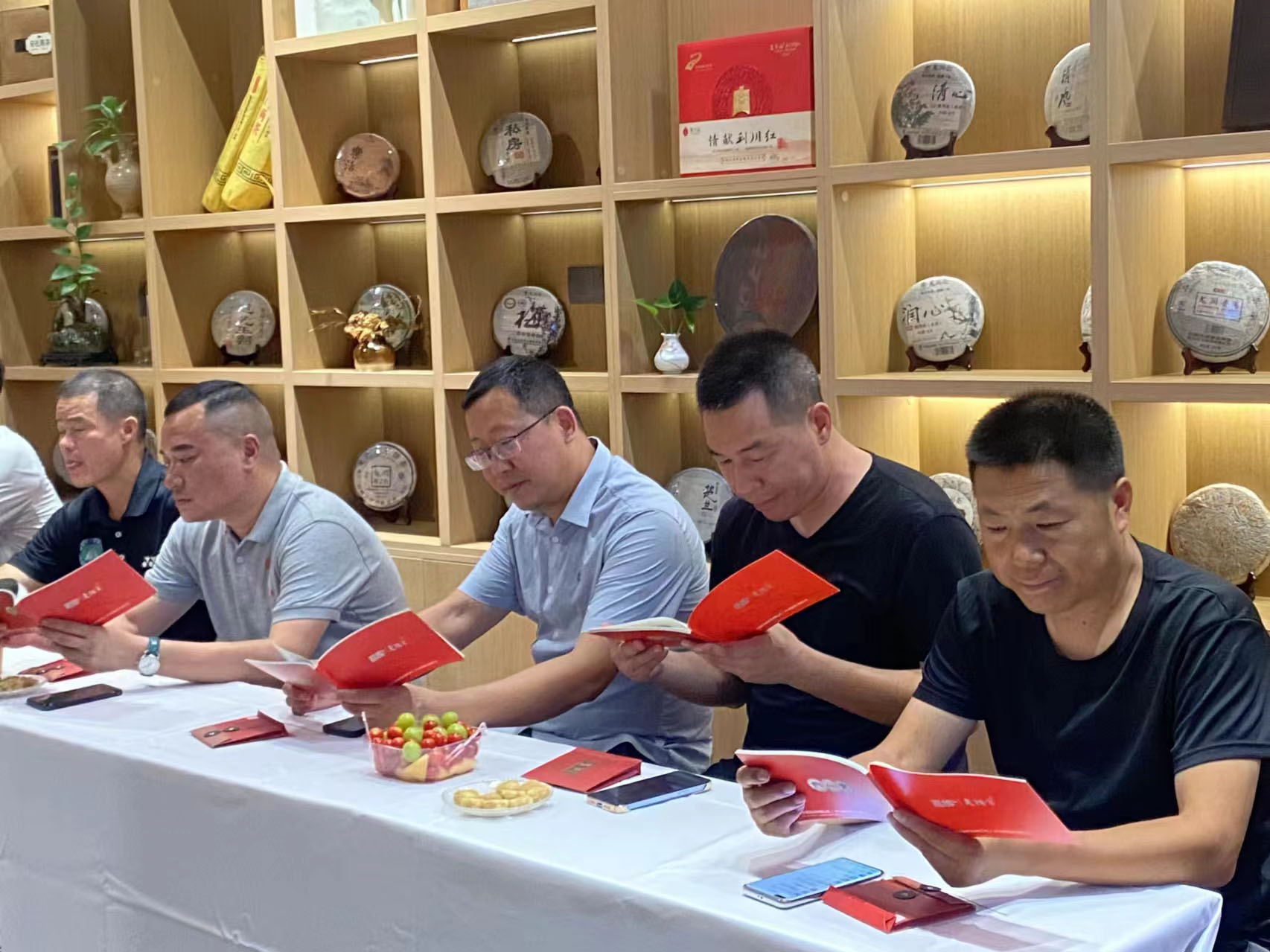 13老班章茶業(yè)創(chuàng)始人鄭展鵬就任仙桃茶葉協(xié)會顧問儀式，暨老班章年份茶品鑒會