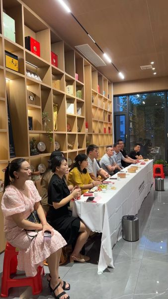 15老班章茶業(yè)創(chuàng)始人鄭展鵬就任仙桃茶葉協(xié)會顧問儀式，暨老班章年份茶品鑒會