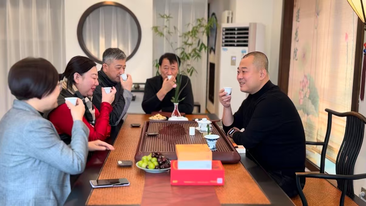 熱烈慶祝勐海老班章茶業(yè)有限公司黑龍江省辦事處掛牌運(yùn)營(yíng) 暨老班章主題會(huì)所投入使用