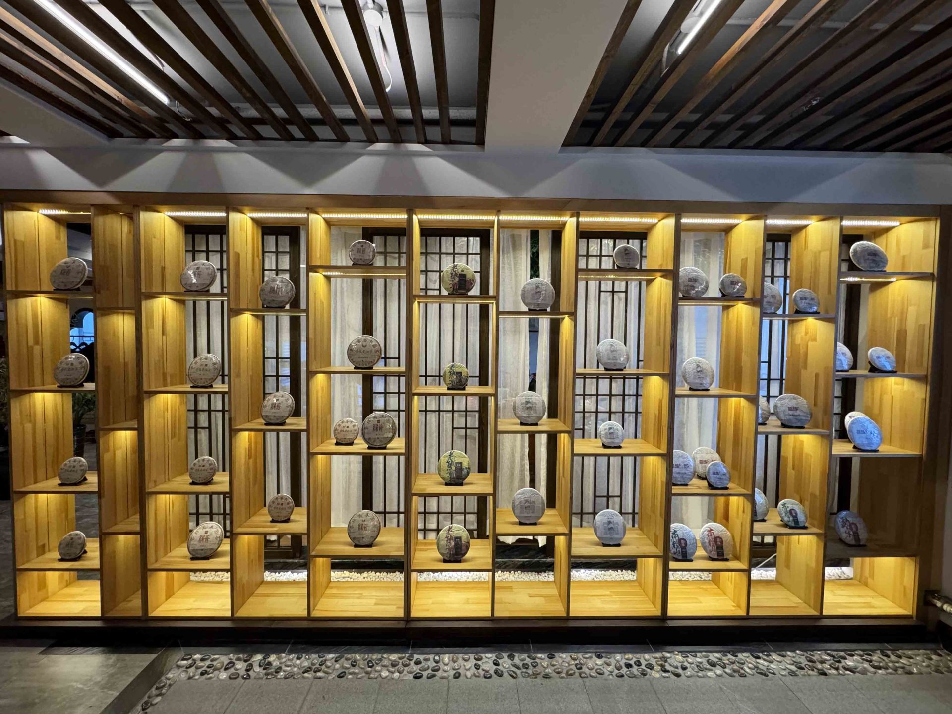 熱烈慶祝勐海老班章茶業(yè)有限公司黑龍江省辦事處掛牌運(yùn)營(yíng) 暨老班章主題會(huì)所投入使用